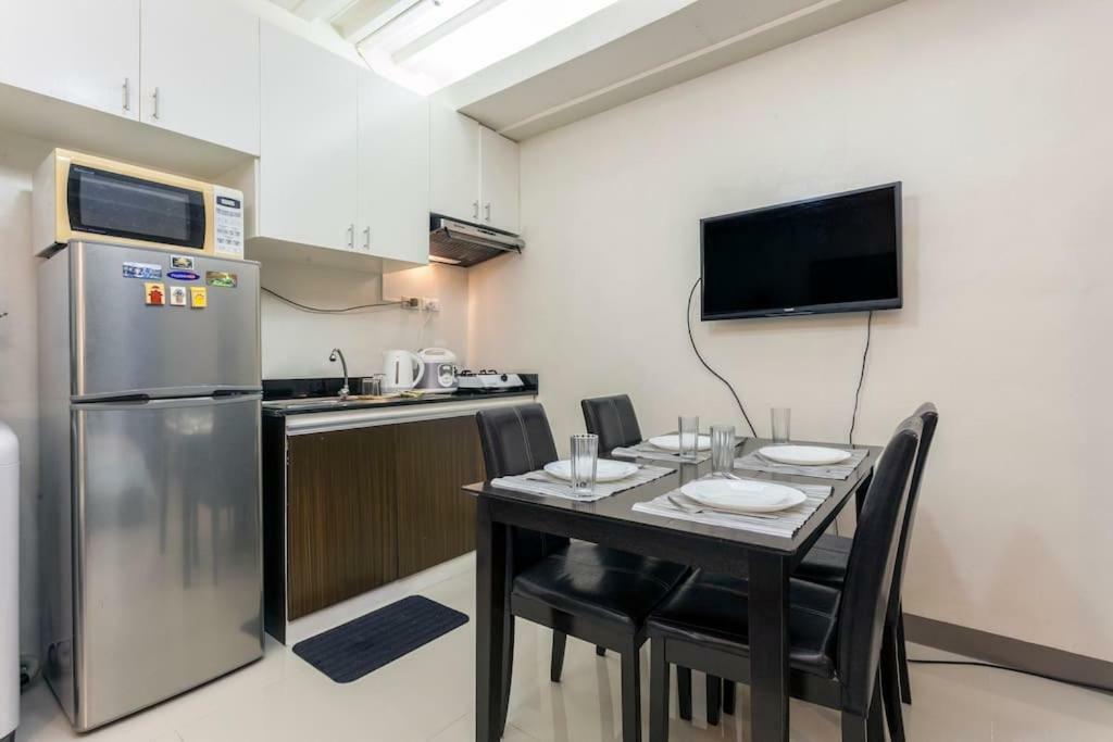 Jen'S Paranaque City Apartment Манила Екстериор снимка